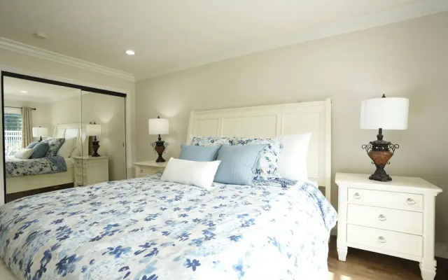 Sensational 6 Bedroom 4 Bathroom Pool Home (3 Master Bedrooms W/bathrooms)