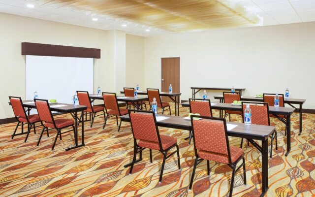 Holiday Inn Express & Suites Sandusky by IHG