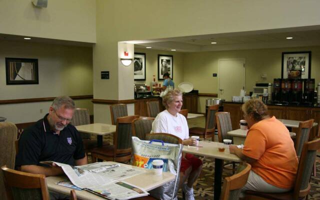 Hampton Inn & Suites Chesapeake-Square Mall