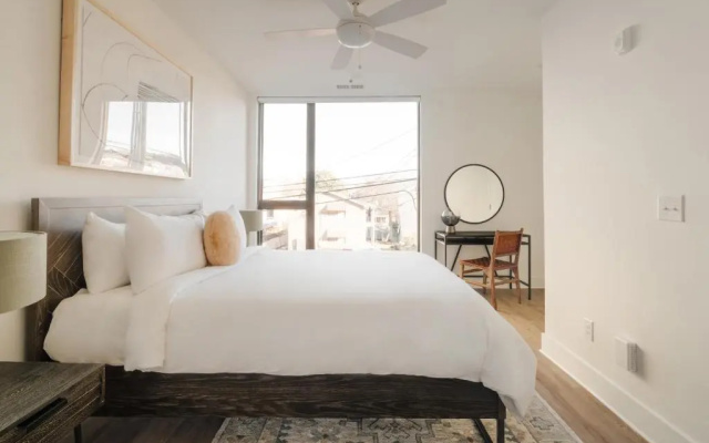 The Grove by AvantStay – Stylish Group Stay with Private Bathrooms