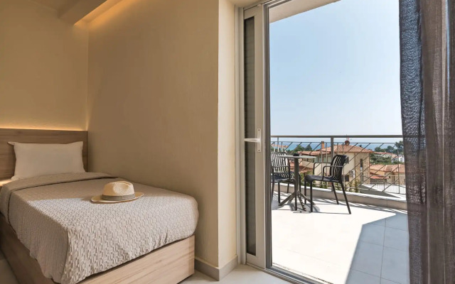 Arya Hotel
