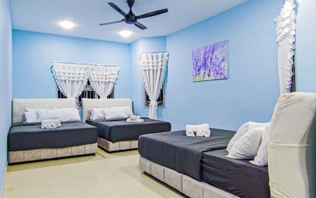 Modern Home at Kajang by HCK – Guest Rooms – Kajang