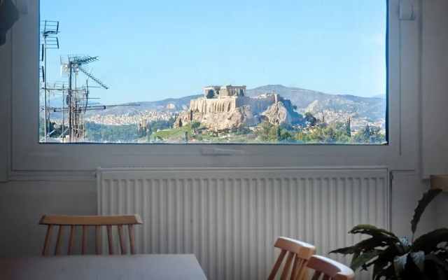 Jade's and Tala's Apartment - Acropolis View