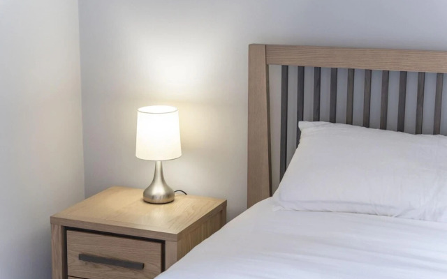Luxury 2 Bed Apartment Parking by NEC Solihull