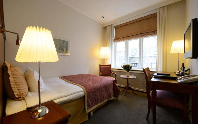 Ascot Hotel & Apartments