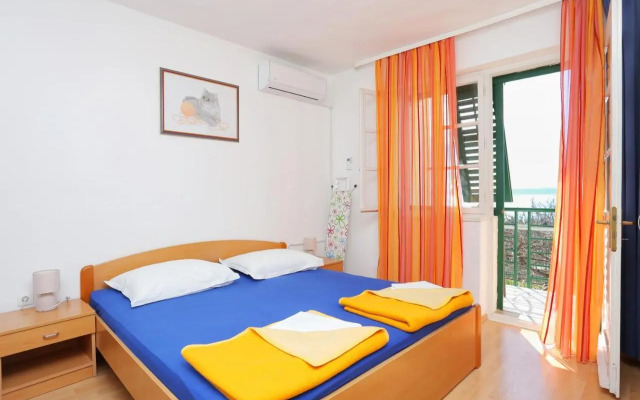 Apartments and rooms with parking space Tucepi, Makarska - 5263