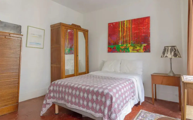 Paris Marais Keller residence