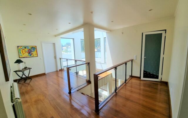 Villa Fati in Pen Nsula de Tr ia