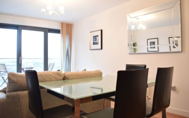 Modern 2 Bed Flat With Balcony in Canada Water
