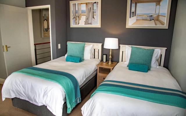 Waterfront New Listng - 8 South Quay -