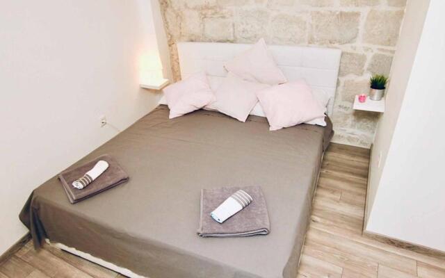 Dalmatian White Shell Apartment