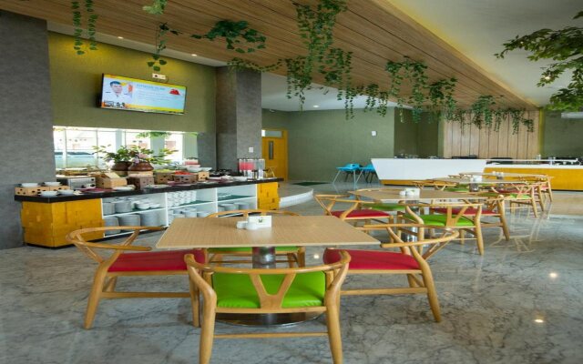 Ascent Hotel and Cafe