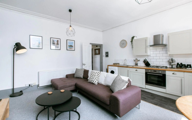 Spacious, Quiet and Central Apartment With Parking