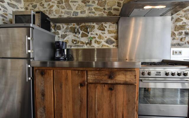 Lovely Farmhouse with Private Swimming Pool in Terrou