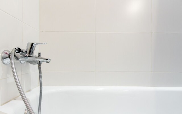 Plaza Universidad Apartments