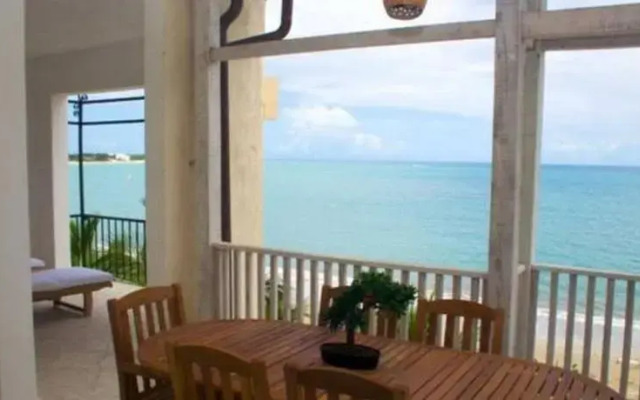 Directly On Beach ,best Location, Center Of Town