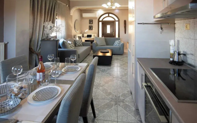 Sunrise Suite Olympiada - Luxury Beachfront Escape
