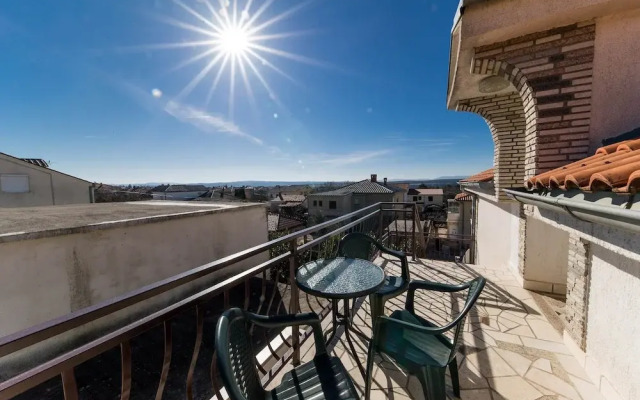 Apartment Eni