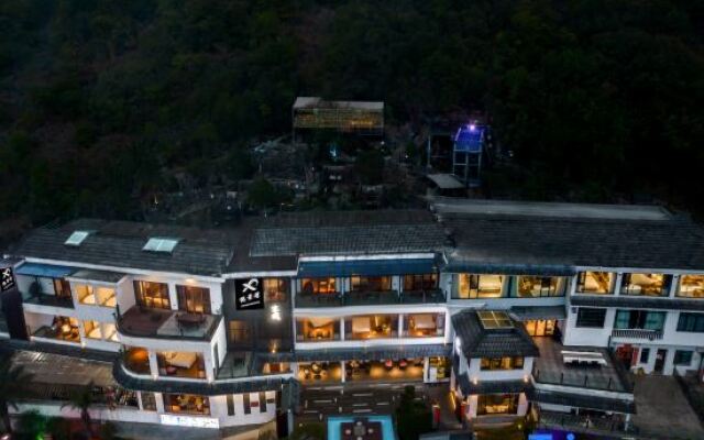 Xingyi Wanfenglin Yuejingwan Hotel