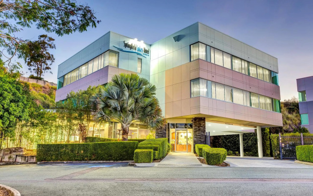 Springfield Lakes Boutique Hotel