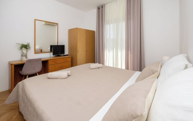 Double bed Room With Private Bathroom and Balcony