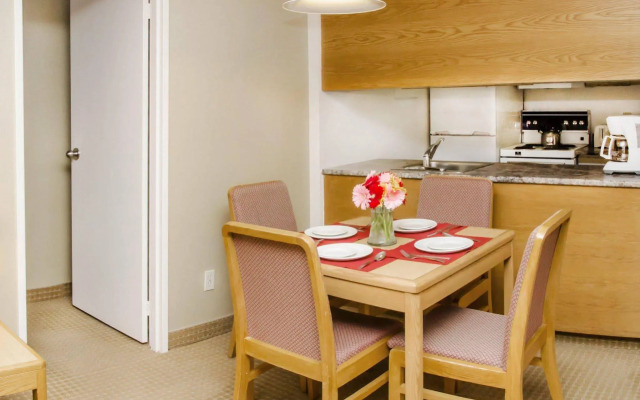 Cartier Place Suite Hotel