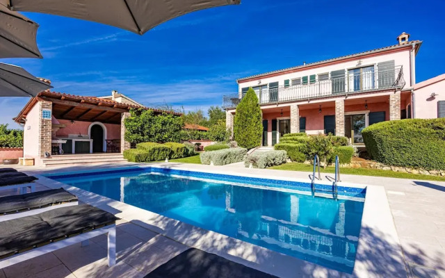 Idyllic Istrian Escape With Pool
