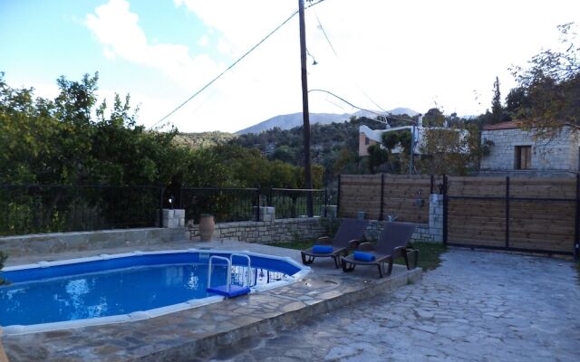 Rural Spacious Villa with Pool at Central Crete
