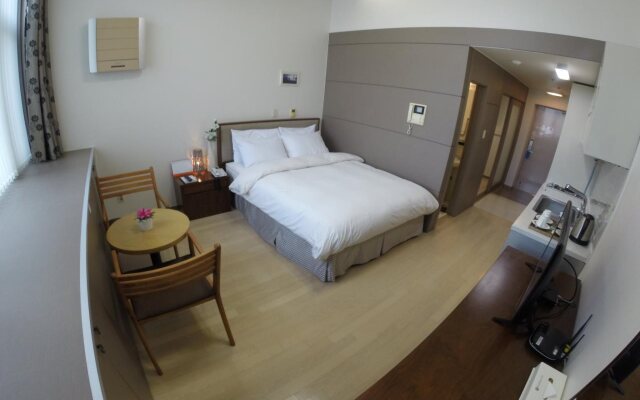 Residence & U