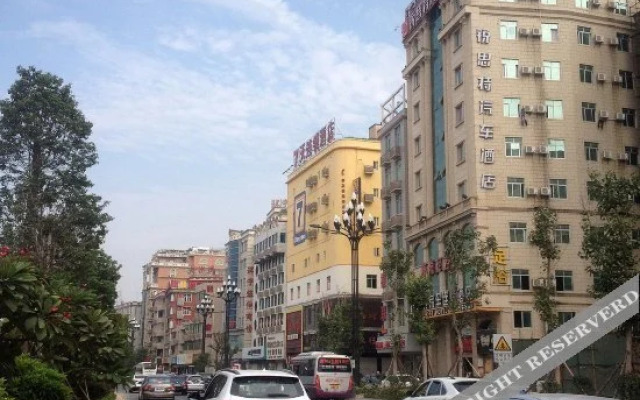 A Home Chain Hotel (Jinjiang Airport Huzhong)