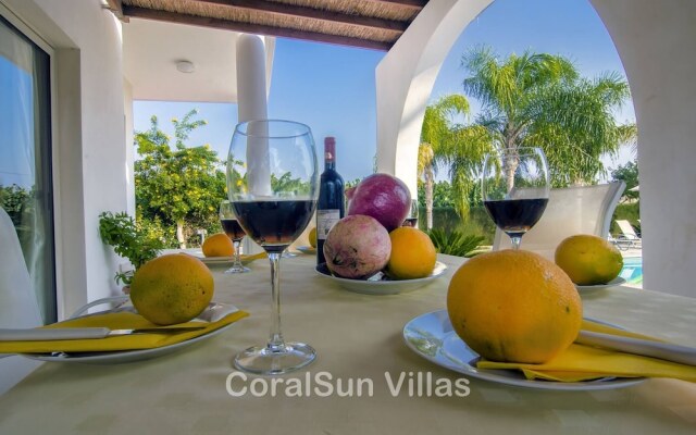 Amazing Pool, Complete Privacy, Amenities and Beach Nearby