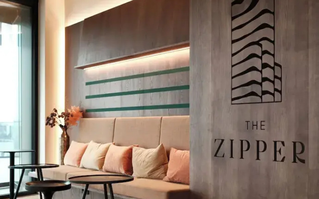 The Zipper Hotel & Apartments