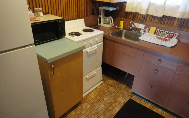 Airport Inn Motel & RV Park