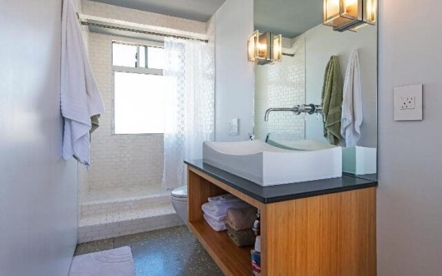 Diamond Head Beach Hotel