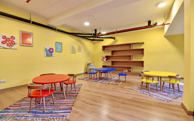 ✶ Maras Residence ✶ LUXURY Rooftop Pool & Grill