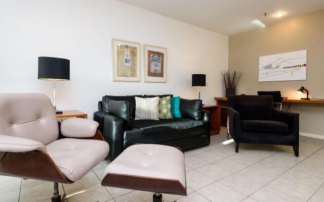 Apto Antigo em Copacabana c/ Piscina | DU 370/801