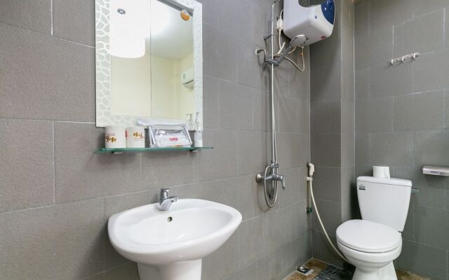 Oyo 438 Small Bay Hotel