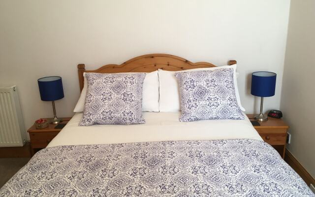 Rossmount Guest House