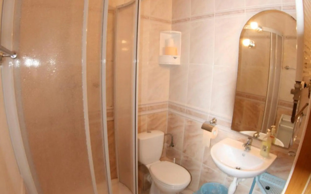 Hotel Daisy Budget