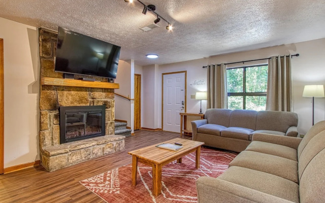 Pinecrest Townhomes-1K-2Q Unit-Renovated