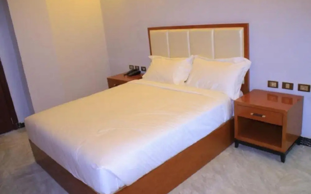 Golden Park Apartment Hotel
