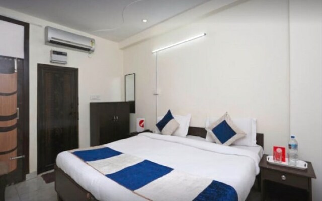 OYO 13280 Hotel Royal India