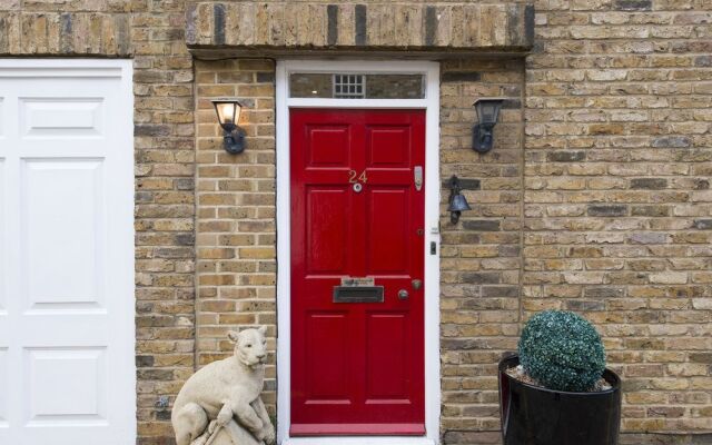 Quirky 2BR Mews House in Popular Earls Court