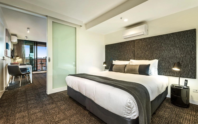 MainStay Suites Abbotsford – Guest Rooms – Melbourne