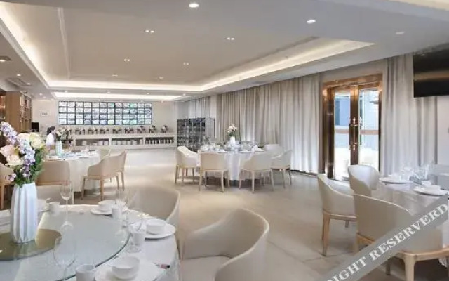 Nanas Hotel