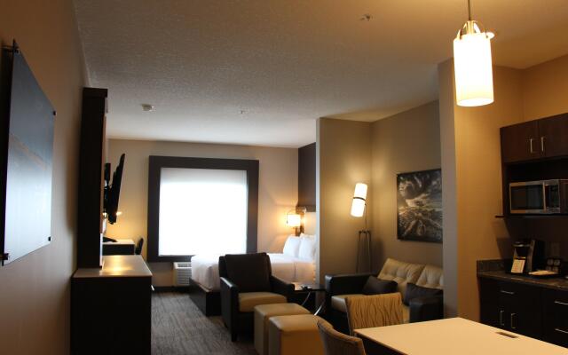 Holiday Inn Express & Suites Cold Lake, an IHG Hotel