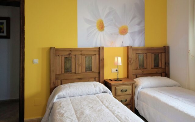 Spacious Villa in Sayalonga with Jacuzzi