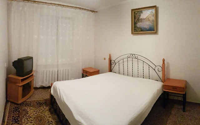 Apartment on Y. Mudroho 44