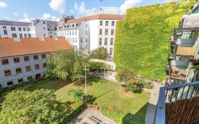 Shield 3 - 3 Bedroom Apartment With Balcony in Central Copenhagen