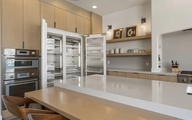 Luxury Beachside 7 Bedroom Home